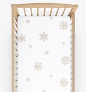 Goldea gyermek körgumis pamut lepedő kiságyba - hópelyhek fehéren 60 x 120 cm