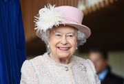 Fotográfia Queen Elizabeth II at the Chichester Theatre, Stuart C. Wilson