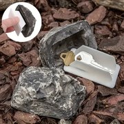 Kültéri titkos kulcstároló kő formájában