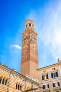 Fotográfia Torre dei Lamberti on Piazza dei, Westend61