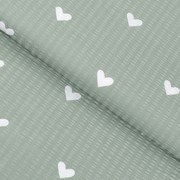 Goldea pamut krepp anyag - szívecskék, zsálya színű alapon 160 cm