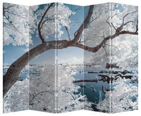 Paraván - A víz mellett egy havas fa (210x170 cm)