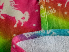 ALICORN színes báránybunda hatású kapucnis, ujjas pléd