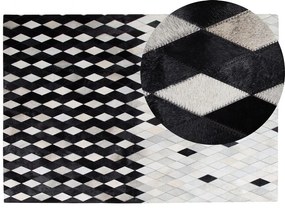 Fekete és fehér bőrszőnyeg 140 x 200 cm MALDAN Beliani