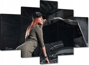 Vászonkép 150x105 Vörös a motorháztetőn Lakkozó