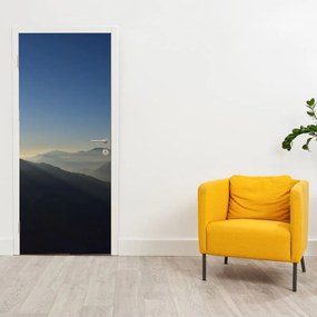 Fotótapéta ajtóra - A hegycsúcsok felett (95x205cm)