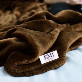 EMI sötétbarna színű mikroszálas takaró 150 x 200 cm