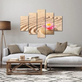 Egy kő, virággal a homokban képe (150x105 cm)