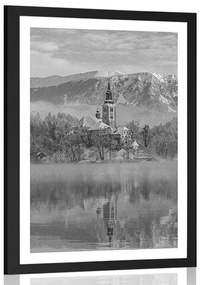 Poszter paszportuval templom a Bledi-tó mellett Szlovéniában fekete-fehérben