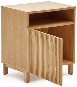 Natúr színű éjjeliszekrény tölgyfa dekorral Beyla – Kave Home