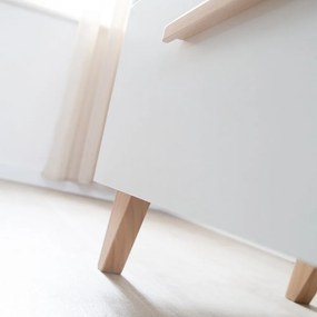 Fehér gyerek komód pelenkázó feltéttel, tölgyfa dekorral 88,5x99x76 cm Léon – Roba