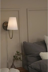 Fehér-sárgaréz színű konnektorhoz csatlakoztatható fali lámpa Amar – Markslöjd