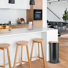 Matt fekete acél pedálos szemetes 30 l Adonis – Spirella