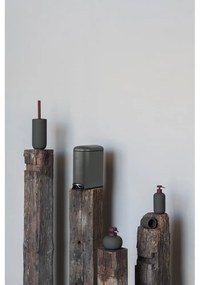 Sötétzöld kerámia WC-kefe Lotus Play – Mette Ditmer Denmark