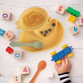 Sárga szilikon gyerek tányér 19x19,5 cm Chicken – Orion