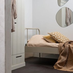 Bézs fém egyszemélyes ágy ágyráccsal 90x200 cm Mata – WOOOD