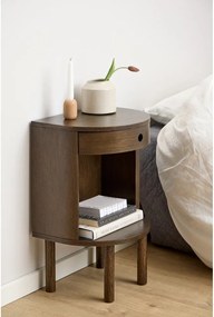 Sötét natúr színű éjjeliszekrény tölgyfa dekorral Paron – Actona