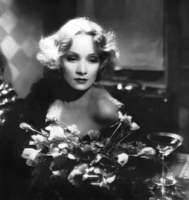 Művészeti fotózás Shanghai Express by Josef von Sternberg with Marlene Dietrich, 1932, (40 x 40 cm)