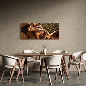 Fekvő nő a tengerparton képe (120x50 cm)