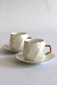 Fehér-arany porcelán csészék csészealjakkal 2db