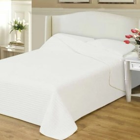 Steppelt fehér ágytakaró