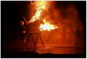 Poszterek 120x80 Tűzoltó oltópróba