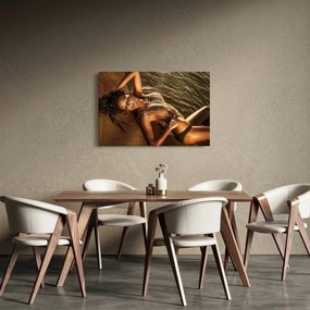 Fekvő nő a tengerparton képe (90x60 cm)