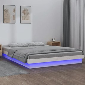 King Size fehér tömör fa LED-es ágykeret 150 x 200 cm