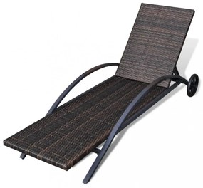 barna polyrattan napozóágy párnával és kerekekkel