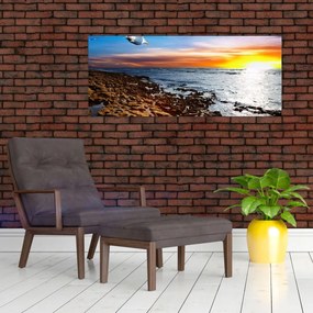 Kép - Sirály repül a tengerpart felett (120x50 cm)