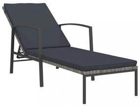 2 db szürke polyrattan napozóágy asztallal