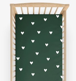 Goldea karácsonyi gyermek körgumis pamut lepedő kiságyba - szívecskék, sötétzöld alapon 60 x 120 cm