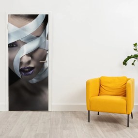 Fotótapéta ajtóra - Nő szalaggal (95x205cm)