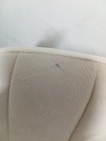 AKCIÓ Bézs bársonyos szék LAVA fekete lábakkal II. osztály