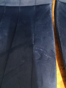 AKCIÓ Kék bársony szék LAVA fekete lábakkal II. osztály