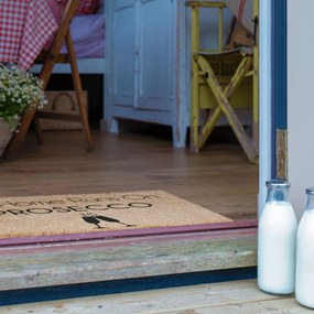Kókuszrost lábtörlő 40x60 cm This Home Runs On Prosecco – Artsy Doormats