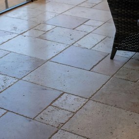 Csempe Travertin Classic Mix kalapált élek római elrendezés