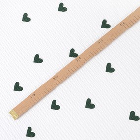Goldea karácsonyi pamut krepp anyag - sötétzöld szívecskék fehéren 160 cm