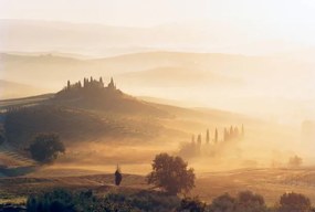 Fotográfia Typical Tuscany landscape with farmhouse in, Gary Yeowell, (40 x 26.7 cm)