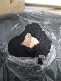 AKCIÓ Fekete bársony szék LAVA fekete lábakkal II. osztály