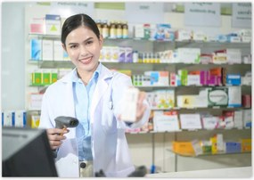 Poszterek 100x70 Mosolygó gyógyszerésznő