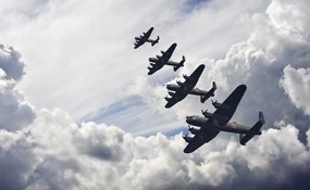 Lancaster fotótapéta Bombázók százada az ég felhőiben 368x254 +ragasztó