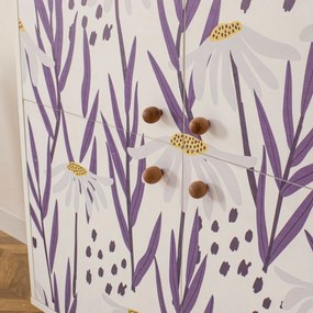 Daisy White and Lila szekrény