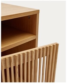 Natúr színű éjjeliszekrény tölgyfa dekorral Beyla – Kave Home