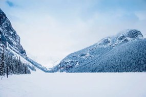 Fotográfia Snowy mountains in remote landscape, Lake, Jacobs Stock Photography Ltd, (40 x 26.7 cm)