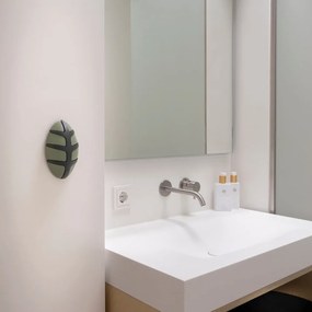 Sötétzöld fali akasztó Bug – Spinder Design