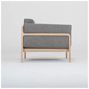 Fawn fotel tömör tölgyfa konstrukcióból sötétszürke bivalybőr ülőpárnával - Gazzda