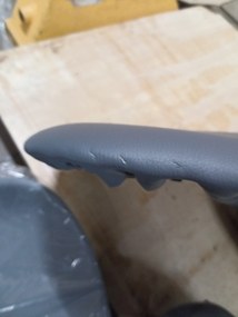 AKCIÓ Sötétszürke BALI MARK szék fekete lábakkal II. osztály