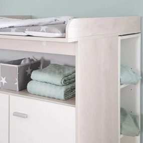 Fehér alacsony gyerek komód pelenkázó feltéttel tölgyfa dekorral 117x98 cm Julia – Roba