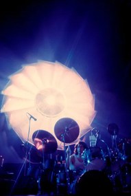 Fotográfia February 1977: concert of rock band Pink Floyd at the Paris Pavilion: drummer Nick Mason.